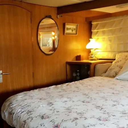 Úszó hotel Yacht *