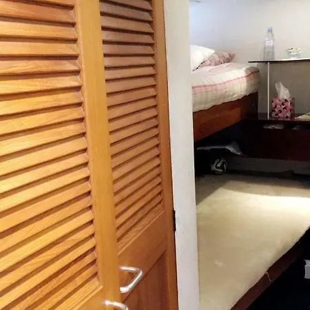 Yacht Úszó hotel