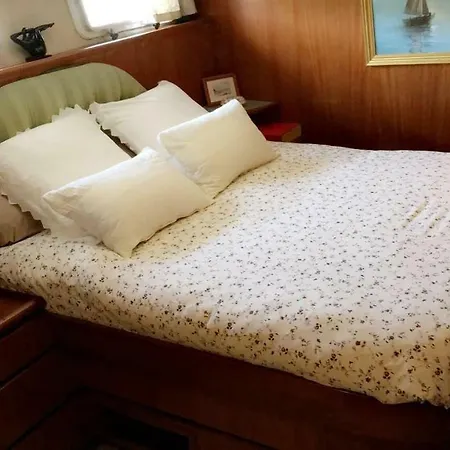 Úszó hotel Yacht
