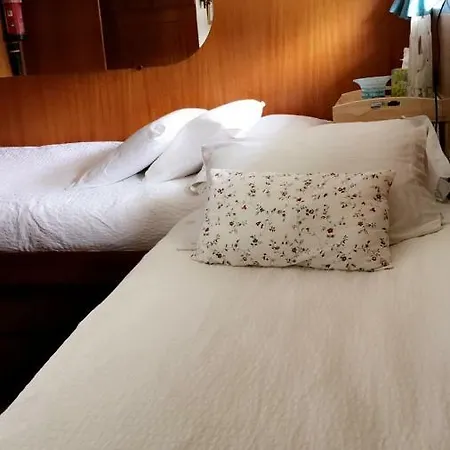 Yacht Úszó hotel Deauville