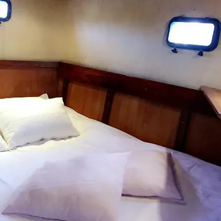 Yacht Úszó hotel *
