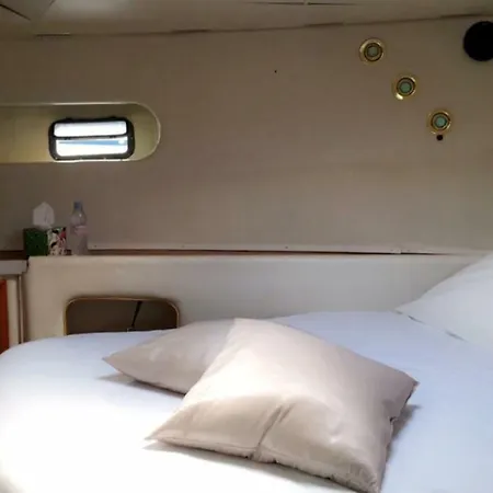 Úszó hotel Yacht *