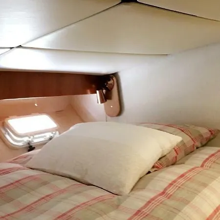 Úszó hotel Yacht *